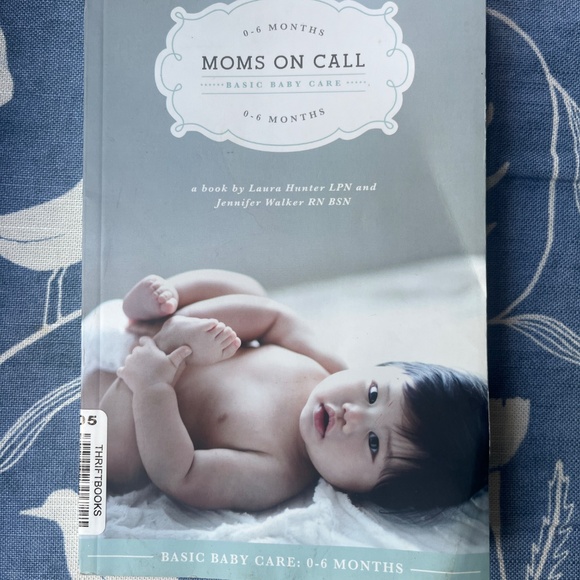 Moms on Call (0-6 months) by Laura Hunter and Jennifer Walker - Picture 3 of 4